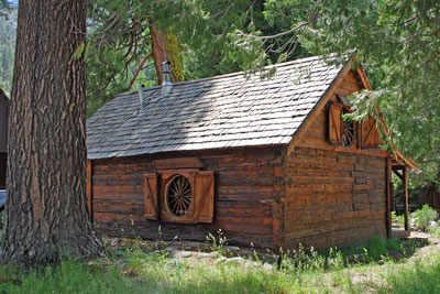 photo of cabin at Kennedy Meadows